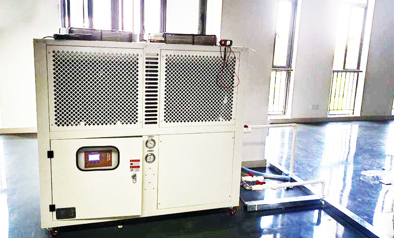 模具、吹塑、行業(yè)冷卻用箱體式冷水機